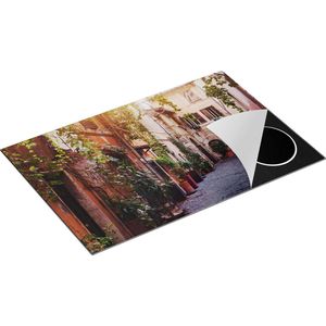 Chefcare Inductie Beschermer Straatje in Rome met Groene Planten - 81,6x52,7 cm - Afdekplaat Inductie - Kookplaat Beschermer - Inductie Mat