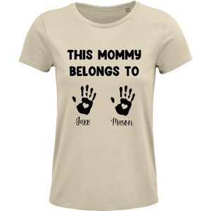 Shirt Moederdag - This mommy belongs to - Handafdruk kind met naam - Sand - Maat XXL