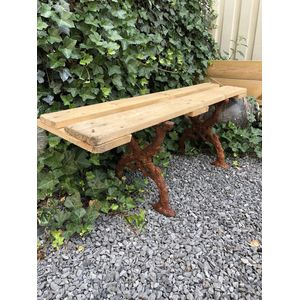 1 Paar zwaar massief gietijzeren zij delen-tuinbank-tuintafel (zónder zitting!)