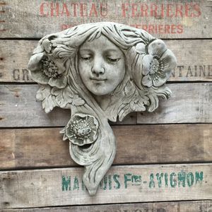 Betonnen tuinbeeld - plantenhanger Hoofd Dame Art Nouveau / bloempot