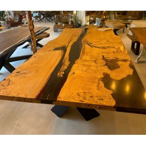 Arka Woods - Epoxy en kastanje houten eettafel - Amalia