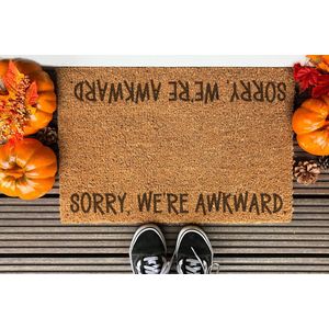 Sorry We Are Awkward | 60x40 cm | Nieuwe huis cadeau | Ingangsmat | Deurmat met stijl | Verhuizing cadeau | Praktisch & trendy | Perfect voor binnenkomst | Cadeau voor nieuwe woning
