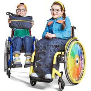 MyBlanket Winter Kids, compact en warm met fleece, wind- en waterdicht rolstoeldeken, snel geplaatst zonder op te staan uit de rolstoel, voor manuele én elektrische rolstoel; 38 x 24 x 8 cm ; 0,6 kg, wasbaar op 30°C - Night Blue met Gele rits