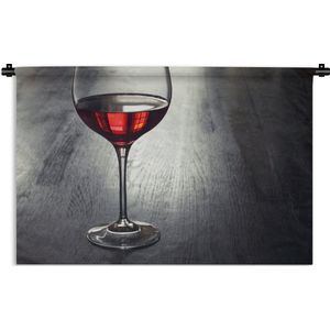 Wandkleed Rode wijn - Glas rode wijn op een houten plaat Wandkleed katoen 60x40 cm - Wandtapijt met foto