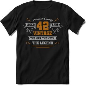 42 Jaar Legend - Feest kado T-Shirt Heren / Dames - Zilver / Goud - Perfect Verjaardag Cadeau Shirt - grappige Spreuken, Zinnen en Teksten. Maat XL