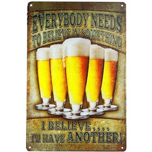 IEDEREEN GELOOFT IN BIER BEER - METALEN - WANDDECORATIE - RECLAMEBORD - MUURPLAAT - VINTAGE  - RETRO - WANDBORD - TEKST - DECORATIEBORD - NOSTALGIE  - ART  30x20 cm nr 558