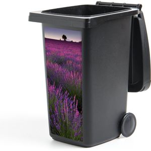 Container sticker Paarse lavendel bloemen in een veld - 44x98 cm - Kliko sticker