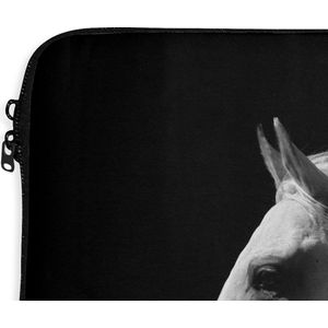 Laptophoes 13 inch - Paarden - Dieren - Portret - Laptop sleeve - Binnenmaat 32x22,5 cm - Zwarte achterkant