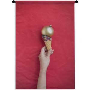 Wandkleed Stillevens Abstract - Stilleven van een ijsje met een gouden kerstbal Wandkleed katoen 60x90 cm - Wandtapijt met foto