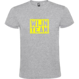 Grijs T shirt met print van "" Wijn Team "" print Neon Geel size XXL