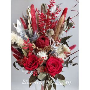 Trendy bruidsboeket met geconserveerd echte rozen en diverse droogbloemen met bijpassende corsage / droogbloemen boeket/ wedding bouquet/ trouwboeket/ bruidsboeket