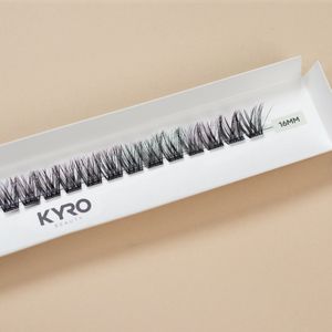 KYRO Beauty - DIY Pre-Glued Eyelash Extensions - Do-It-Yourself Wimperextensies - Cluster Wimperextensions - Blijft 5/7 Dagen Zitten - Aanbrengen in 3 Minuten - Makkelijk te Verwijderen - 22 Clusters - Herbruikbaar - Whispy Medium Single Length 16mm