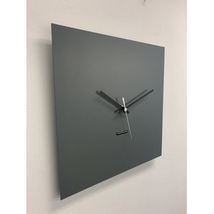 Wandklok CHANTALBRANDO -- TIME SQUARE 40 -- NARDO GREY -- MODERN DESIGN -- MADE IN HOLLAND - HOOGGLANS GRIJS