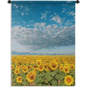 Wandkleed Zonnebloem - Zonnebloemveld met een mooi wolkenveld Wandkleed katoen 90x120 cm - Wandtapijt met foto