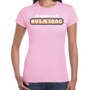 Bellatio Decorations Gay Pride T-shirt voor dames - licht roze - kusjesdag - regenboog - LHBTI M
