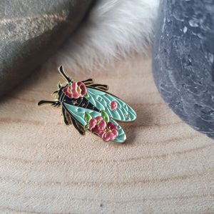 Enamel pin, kleding pin, broche, speldje, bij