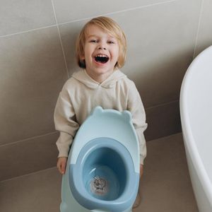 Plaspotje - Kinder Potje - Kinderpot - Baby's +2 jaar - Voor Meisjes en Jongens - Compact en Draagbaar Toilet - Inclusief 3 geschenken (Onze Tips + 1 Magic Sticker + 2 Sets Stickers) Blauw