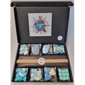 Geboorte Box - Blauw met originele geboortekaart 'Groeten uit...' met persoonlijke (video)boodschap | 8 soorten heerlijke geboorte snoepjes en een liefdevol geboortekado