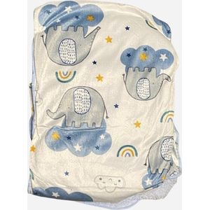 O.T. Trends Babydeken Ledikant wit/blauw met olifantjes patroon - Baby Omslagdoek - Zacht gevoerd - 100 x 75 Centimeter