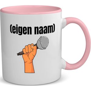 Akyol - microfoon met hand met eigen naam koffiemok - theemok - roze - Microfoon - muziek liefhebbers - mok met eigen naam - iemand die houdt van muziek - verjaardag - cadeau - kado - 350 ML inhoud