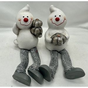 Kerstbeeldjes Sneeuwpop met beentjes - Set van 2 stuks - wit + grijs & glitters - Keramiek - hoogte 11x7x7cm - Kerstdecoratie - Woonaccessoires