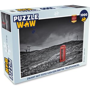 Puzzel Zwart-wit foto van een Britse telefooncel - Legpuzzel - Puzzel 1000 stukjes volwassenen