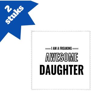 Akyol - i am a freaking awesome daughter brillendoekjes - Dochter - de meest geweldigste dochter - verjaardagscadeau - verjaardag - cadeau - cadeautje voor dochter - dochter artikelen - kado - geschenk - gift - 17,8 bij 17,8 cm - 2 stuks