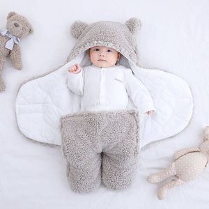 Baby Berliée - Teddy Babyslaapzak - Baby Inbakerdoek - Newborn 1-4 mnd - Taupe