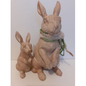 Hazen beeldje leuke haas met kind en sjaal konijnen Slijkhuis  23x15x12 cm