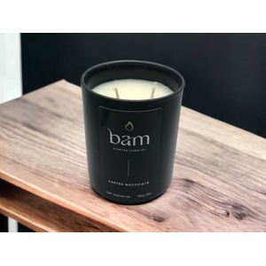 BAM kaarsen -Coffee Macchiato geurkaars met katoenen wiek in een zwart potje - op basis van zonnebloemwas - cadeautip - geschenk - vegan