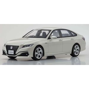 De 1:18 Modelauto van de Toyota Crown 3.5 RS Advance van 2012 in White. De fabrikant van het schaalmodel is Kyosho.Dit model is alleen online beschikbaar.