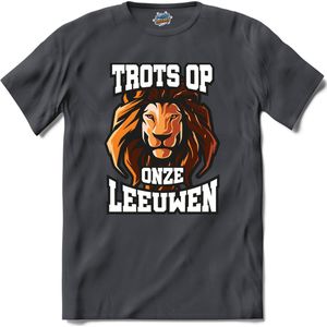 Trots op onze leeuwen - Oranje elftal WK / EK voetbal kampioenschap - bier feest kleding - grappige zinnen, spreuken en teksten - T-Shirt - Dames - Mouse Grey - Maat XXL