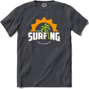 Surfing Malibu | Surfen - Surf - Surfboard - T-Shirt - Unisex - Mouse Grey - Maat L