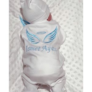 SZN Designs - Kraamcadeau jongen - Pyjama set met deken - Engelen vleugel - Blauw - Geborduurd met naam