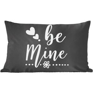 Sierkussen - Quote Be Mine Tegen Zwarte Achtergrond - Multicolor - 30 Cm X 50 Cm