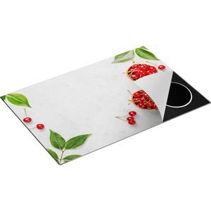 Chefcare Inductie Beschermer Rode Kersen op Wit Beton - 80x52 cm - Afdekplaat Inductie - Kookplaat Beschermer - Inductie Mat