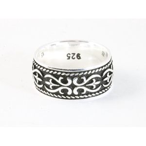 Zilveren ring met fantasie gravering - maat 22