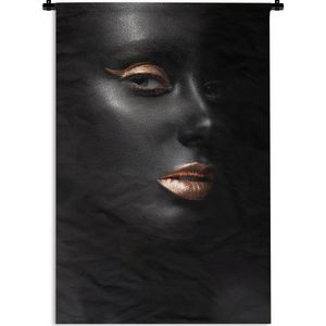 Wandkleed Black & Gold 2:3 - Profiel van een vrouw met gouden make-up op een zwarte achtergrond Wandkleed katoen 60x90 cm - Wandtapijt met foto