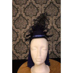 Tophat blauw met sluier en blauwe roos