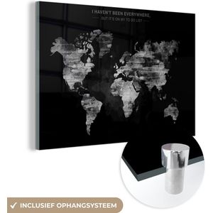 MuchoWow® Glasschilderij 90x60 cm - Schilderij acrylglas - Wereldkaart met verftinten en de tekst - zwart wit - Foto op glas - Schilderijen