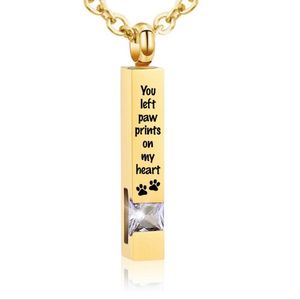 Luxe Ashanger | Met Ketting En Gravering | You Left Paw Prints On My Heart | Assieraad | Goud Met Witte Steen | As Ketting | Gedenksieraad | Urn | Incl. As vuller