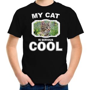 Bruine kat katten t-shirt my cat is serious cool zwart - kinderen - katten / poezen liefhebber cadeau shirt - kinderkleding / kleding 110/116