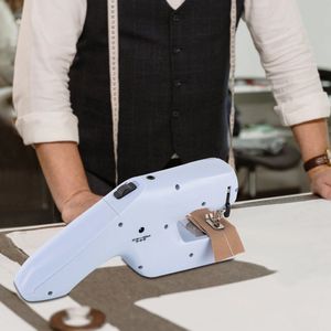 Koopiez Mini Naaimachine - Huishoudelijk - Wit - Draagbaar - Elektrisch - 4.8W - Gebruiksvriendelijk