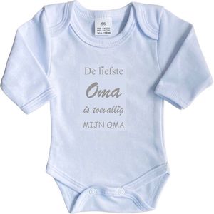 La Petite Couronne Romper Lange Mouw ""De liefste oma is toevallig mijn oma"" Unisex Katoen Wit/grijs Maat 56