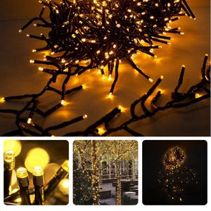 Cheqo® Kerstverlichting - Kerstboomverlichting - Kerstlampjes - 800 LED - 16M - Voor Binnen en Buiten - Timer - Extra Warm Wit - 8 Lichtfuncties - Lang Snoer - Clusterverlichting - Sfeerverlichting - Feestverlichting