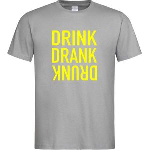 Grijs Fun T-Shirt met “ Drink. Drank, Drunk “ print Geel  Size S