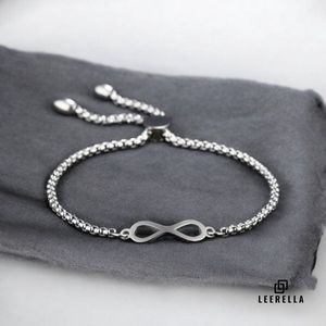 Leerella Zilverkleur Verstelbare Infinity Damesarmband – RVS – 16-25 cm