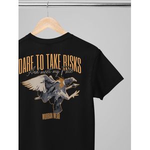 Oversized shirt - Dare to take risks - Wurban Wear | T-shirt | Merk kleding | Unisex tshirt | Streetwear | Pump cover | Techno outfit | Merk shirt | Gym shirt | y2k | Techwear | Urban | Grote maten | T-shirt heren | T-shirt dames | Wit & zwart