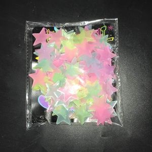 Glow In The Dark Sterren REGENBOOG KLEUREN - 100 Stuks - INCL. PLAKSTICKERS