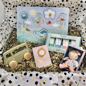 Julia & Ik Cadeaupakket M - Naïf mini badset - Little Dutch Houten bus - Mini knuffel Rosa -  Voelpuzzel Little Dutch Flowers & Butterflies - Naif Shampoo - Naif Wasgel - Naif Bodylotion - Naif Nurturing cream - Kaart - Babygeschenkset - Kraampakket